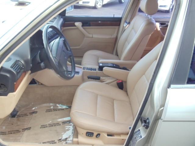 BMW 7 series 1990 photo 3