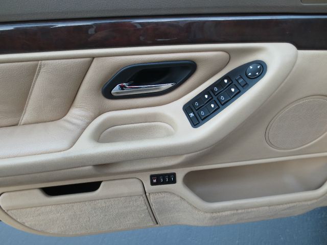 BMW 7 series 2001 photo 2