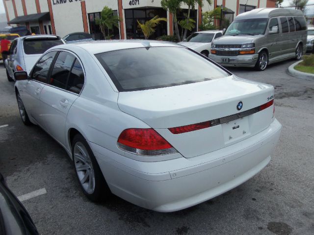 BMW 7 series 2003 photo 2