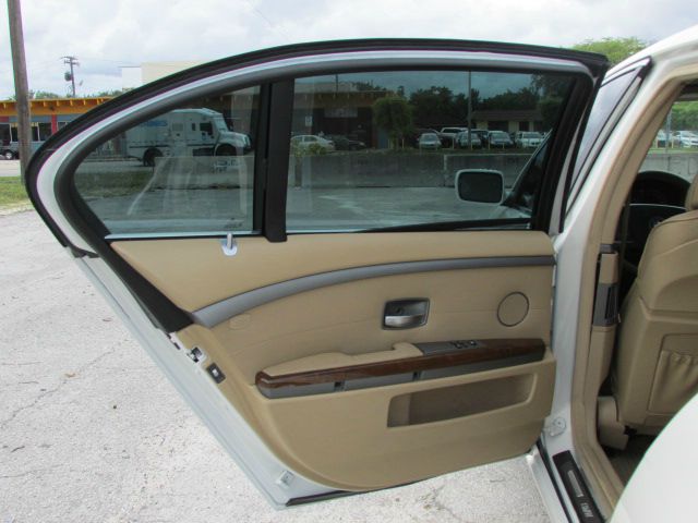 BMW 7 series 2004 photo 9