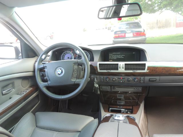 BMW 7 series 2004 photo 17