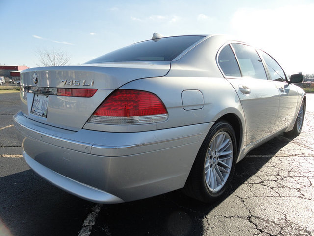 BMW 7 series 2004 photo 2