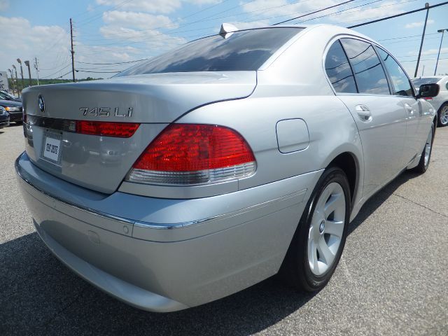 BMW 7 series 2005 photo 28