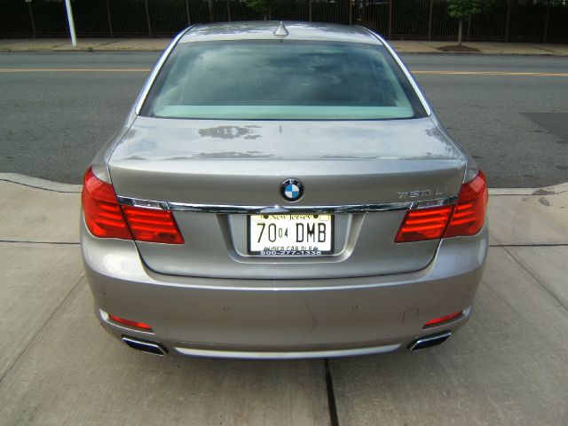 BMW 7 series 2009 photo 1