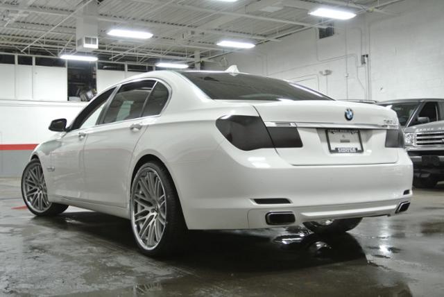 BMW 7 series 2009 photo 19