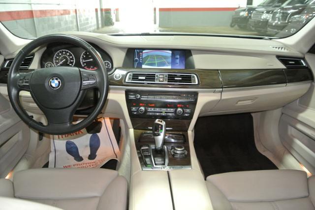 BMW 7 series 2009 photo 6