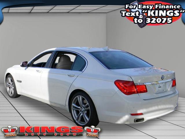 BMW 7 series 2009 photo 2