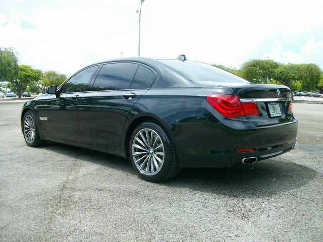 BMW 7 series 2009 photo 1