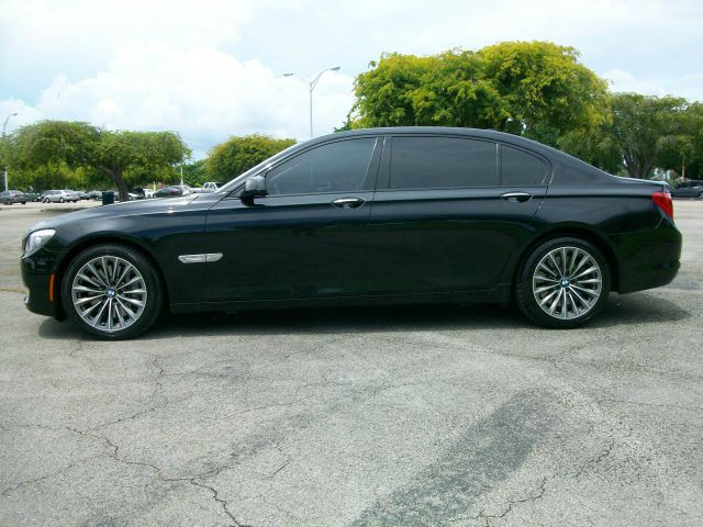 BMW 7 series 2009 photo 2