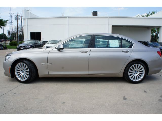 BMW 7 series 2010 photo 1