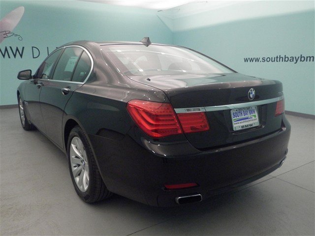 BMW 7 series 2010 photo 1