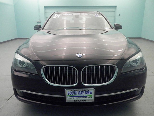 BMW 7 series 2010 photo 3