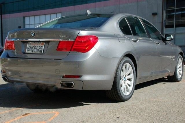 BMW 7 series 2010 photo 2