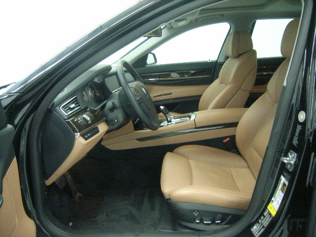 BMW 7 series 2010 photo 1