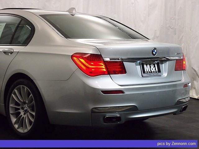 BMW 7 series 2010 photo 2