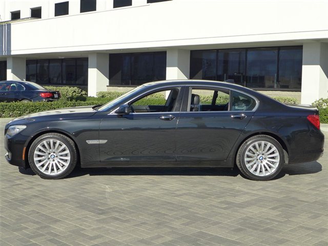 BMW 7 series 2010 photo 5