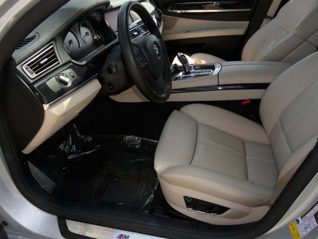 BMW 7 series 2010 photo 5