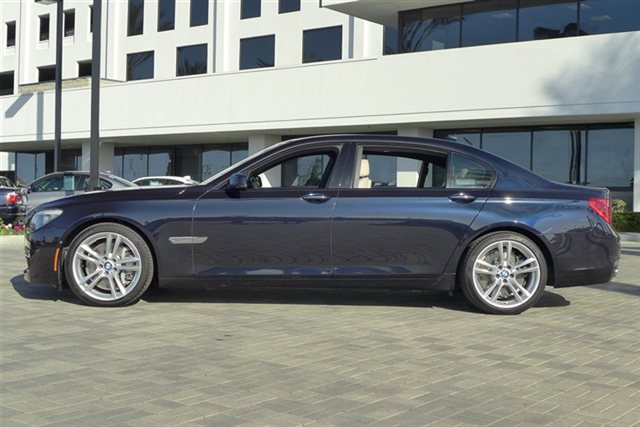 BMW 7 series 2010 photo 2