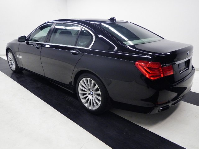 BMW 7 series 2010 photo 1