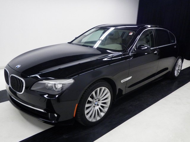 BMW 7 series 2010 photo 2