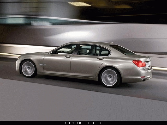 BMW 7 series 2010 photo 1