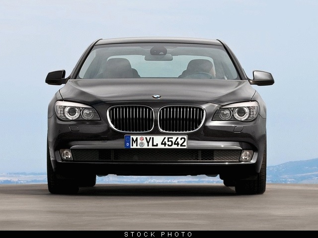 BMW 7 series 2010 photo 2