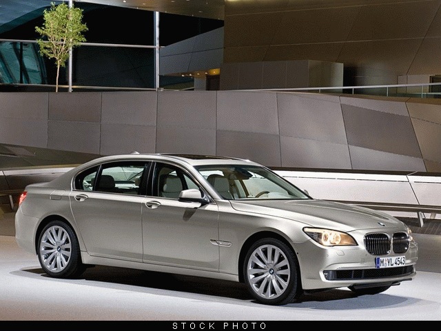 BMW 7 series 2010 photo 3