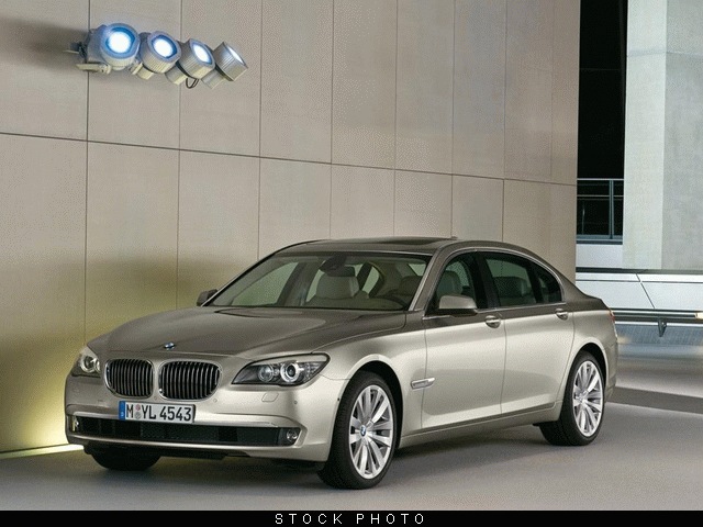 BMW 7 series 2010 photo 4