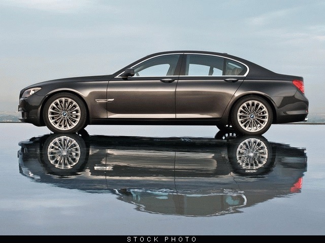 BMW 7 series 2010 photo 5