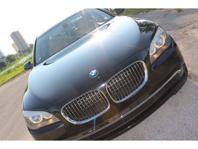 BMW 7 series 2010 photo 2