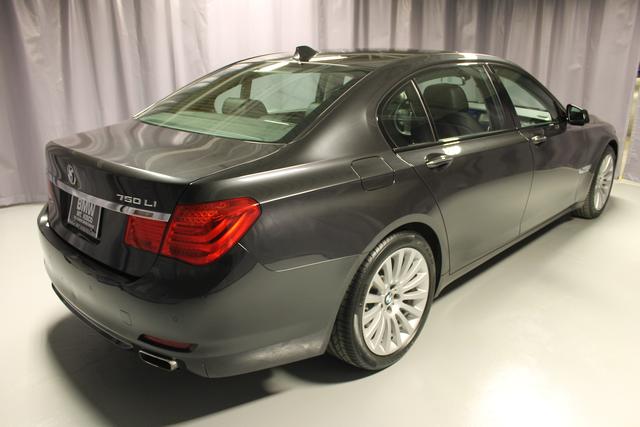 BMW 7 series 2010 photo 1