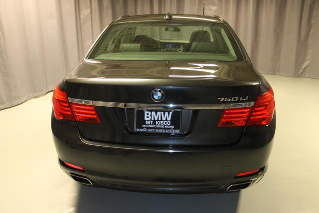 BMW 7 series 2010 photo 2