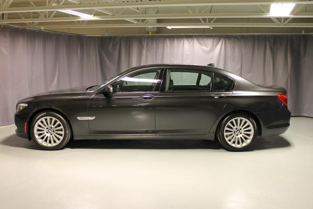 BMW 7 series 2010 photo 3