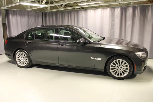 BMW 7 series 2010 photo 4