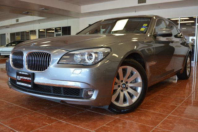 BMW 7 series 2011 photo 1