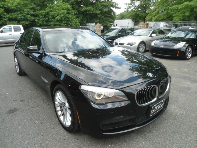 BMW 7 series 2011 photo 1