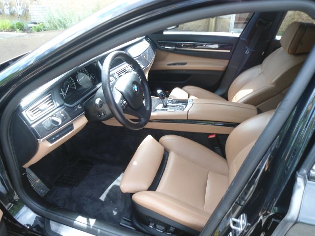 BMW 7 series 2011 photo 4