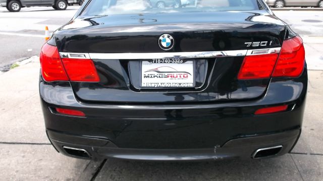 BMW 7 series 2011 photo 12