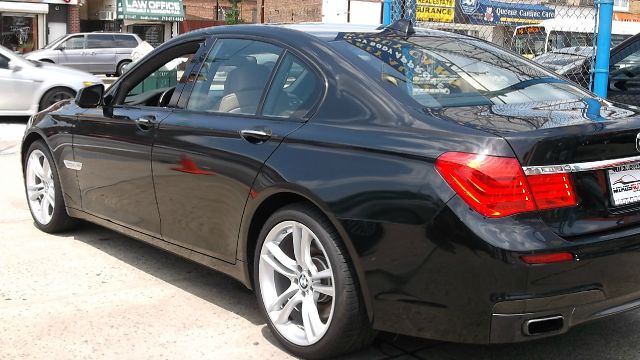 BMW 7 series 2011 photo 23