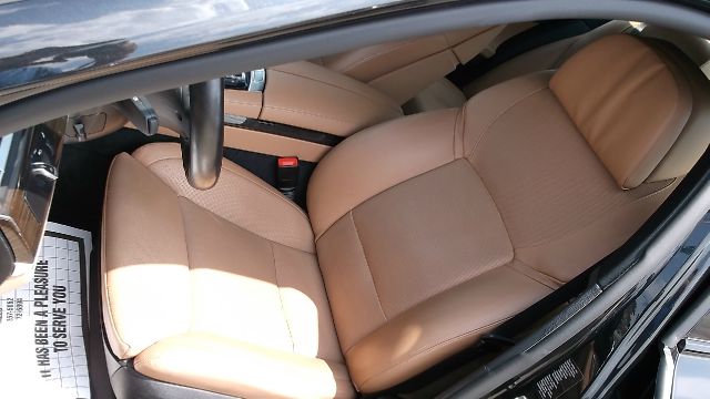 BMW 7 series 2011 photo 28