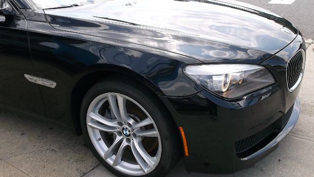 BMW 7 series 2011 photo 37