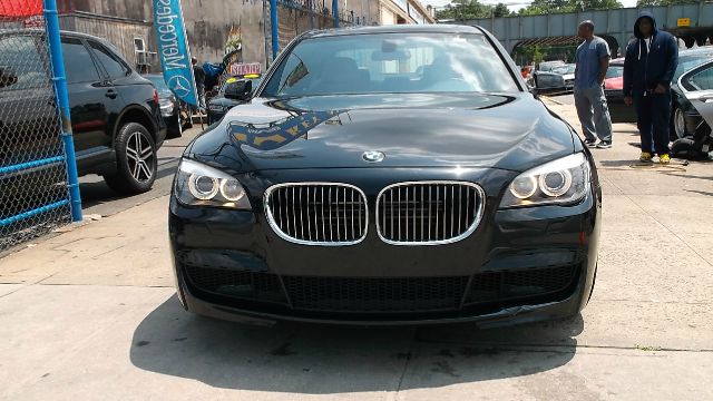 BMW 7 series 2011 photo 5