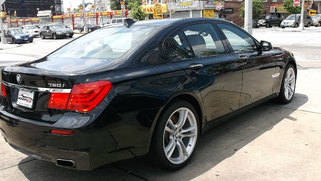 BMW 7 series 2011 photo 8