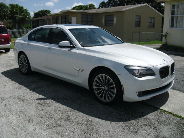 BMW 7 series 2011 photo 1