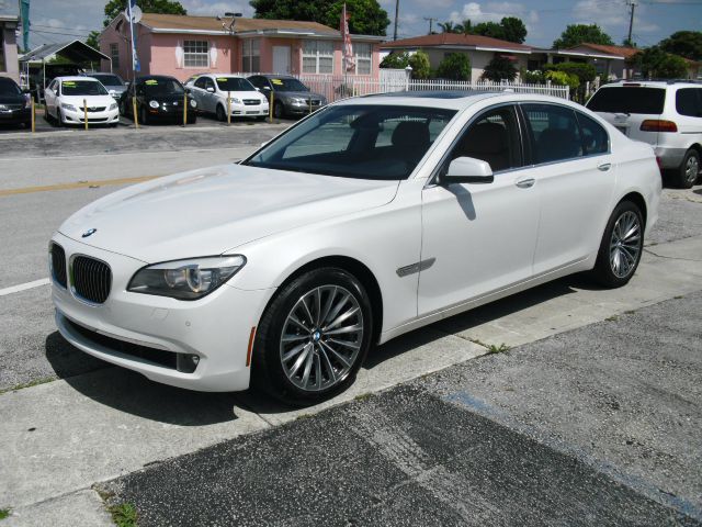 BMW 7 series 2011 photo 2