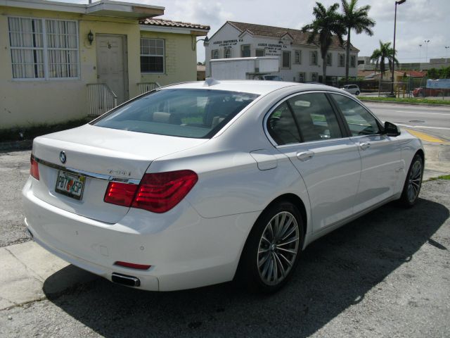 BMW 7 series 2011 photo 3