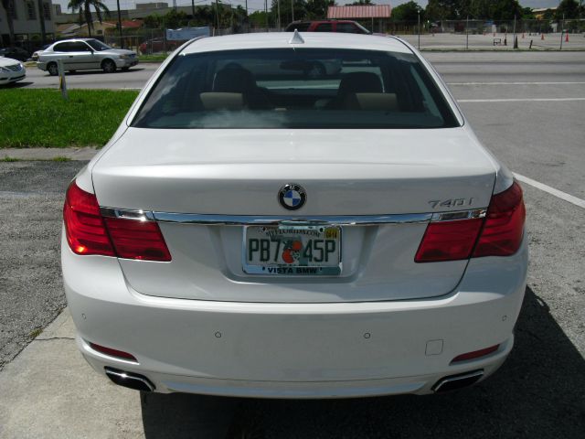 BMW 7 series 2011 photo 4