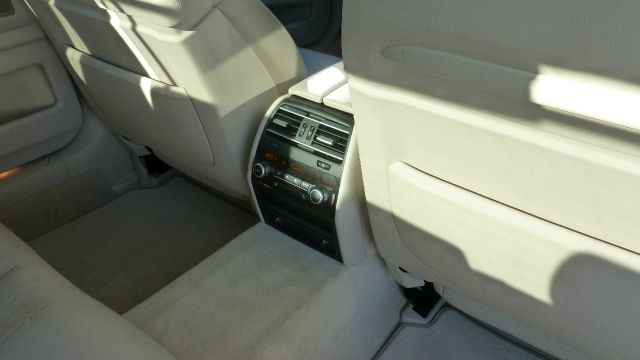 BMW 7 series 2011 photo 16