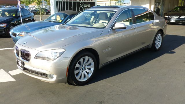 BMW 7 series 2011 photo 24