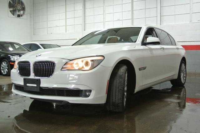 BMW 7 series 2011 photo 12